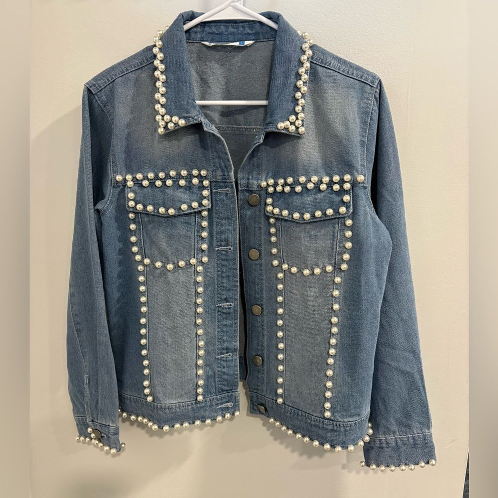 Elegant Pearl Embellished Denim Classic Jacket - Picture 14 of 15